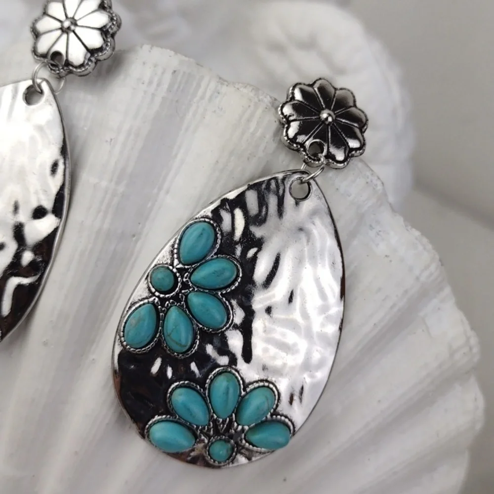 Hammered & Silver & Turquoise silver tone